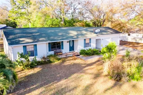 320 Maple Ln, Blackshear, GA 31516