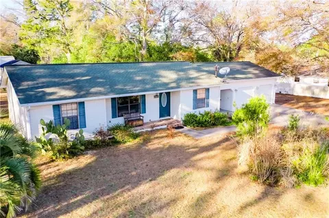 320 Maple Ln, Blackshear, GA 31516