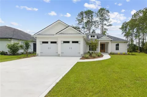 102 Bluebird Ct, Saint Marys, GA 31558