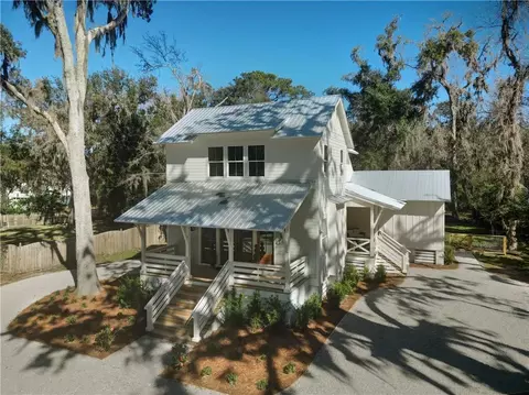 64 W Point Dr, Saint Simons Island, GA 31522