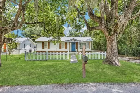 902 Old River Rd, Darien, GA 31305