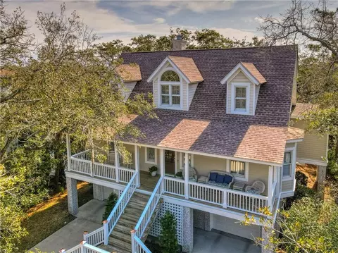 118 Southpoint Dr, Saint Simons Island, GA 31522