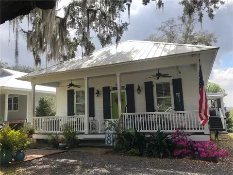 903 Fort King George Dr, Darien, GA 31305