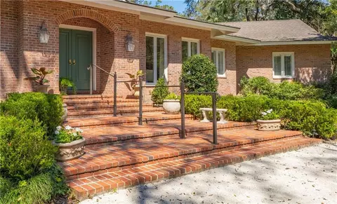 104 Colony Pl, Saint Simons Island, GA 31522