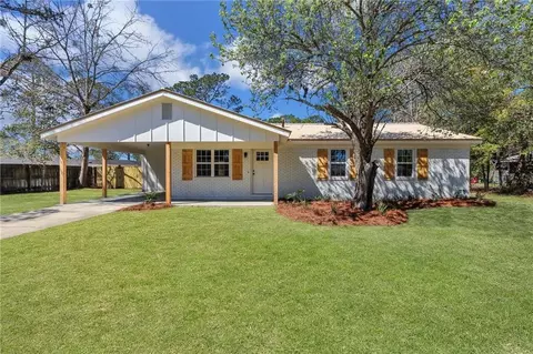 706 Oak Villa Dr, Jesup, GA 31546