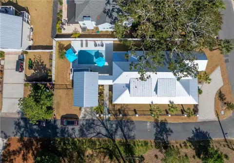 1195 George Lotson Ave, Saint Simons Island, GA 31522