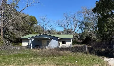 930 Gordon St, Blackshear, GA 31516