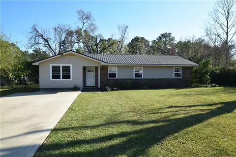 513 Leisure Ln, Blackshear, GA 31516