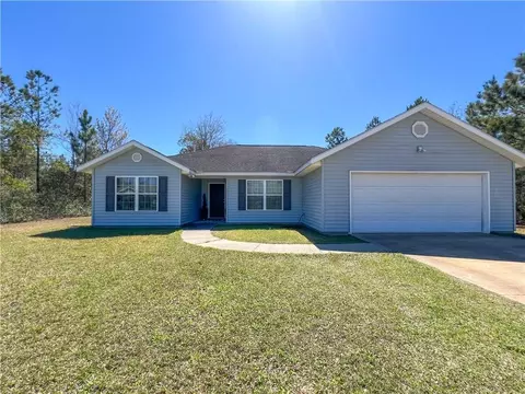 792 Red Hawk Dr, Waynesville, GA 31566