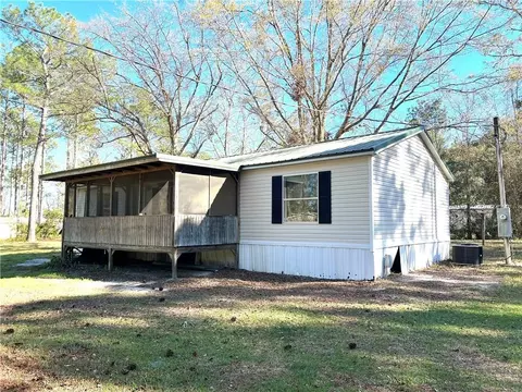 104 Scattered Pines Rd, Hortense, GA 31543