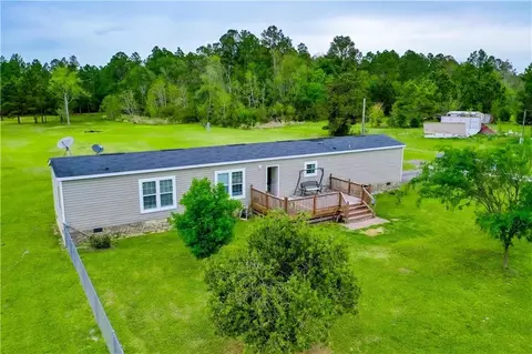 2509 Barnes Rd, Blackshear, GA 31516