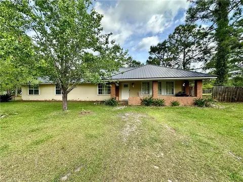 326 Pine Island Dr, Waycross, GA 31503