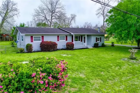 1067 Stanton Ave, Waycross, GA 31503