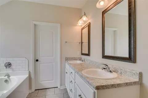 Bath - 741 Fordham Rd, Brooklet, GA 30415 photo 3 of 6