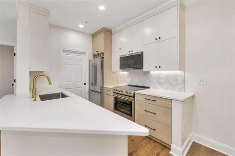 1704 Frederica Rd #405, Saint Simons Island, GA 31522