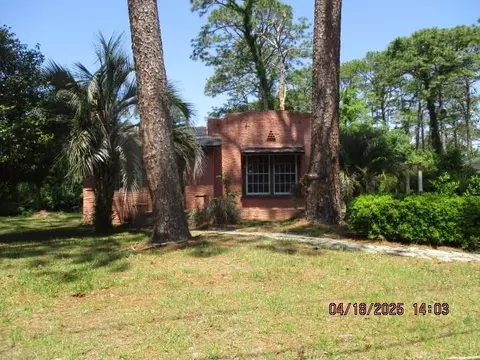 707 Magnolia Dr, Waycross, GA 31501