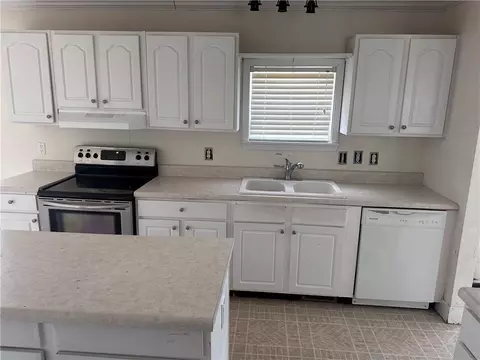 Kitchen - 1077 Polson Cir NE, Shellman Bluff, GA 31331 photo 5 of 6