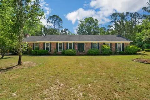 208 Plantation Dr, Waycross, GA 31501