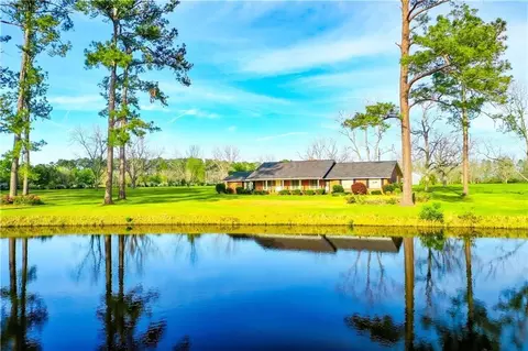 2227 Ware St, Blackshear, GA 31516