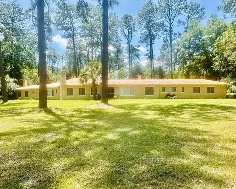 1002 Cherokee Cir, Waycross, GA 31501