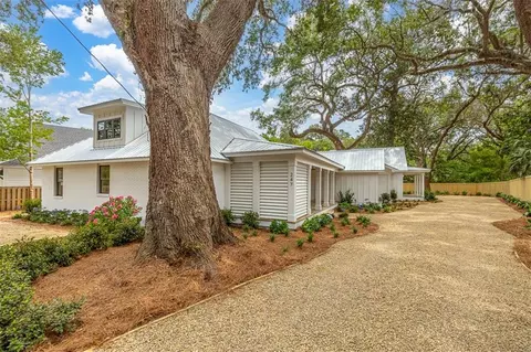247 Circle Dr, Saint Simons Island, GA 31522