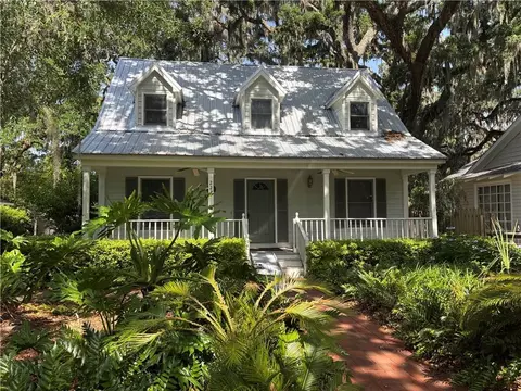 221 Broadway St, Saint Simons Island, GA 31522