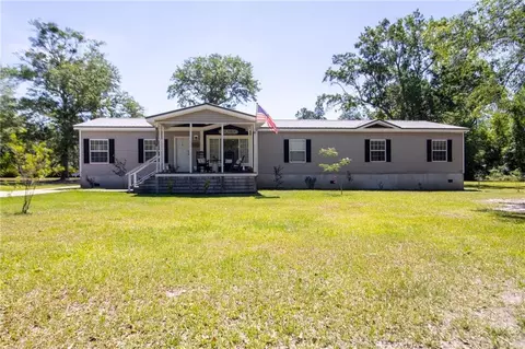 100 Dusty Trl, Hortense, GA 31543