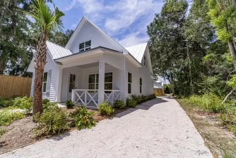 117 Quamley Wells Dr, Saint Simons Island, GA 31522
