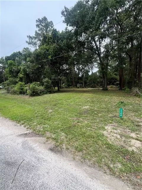 1144 Cypress St SE, Darien, GA 31305