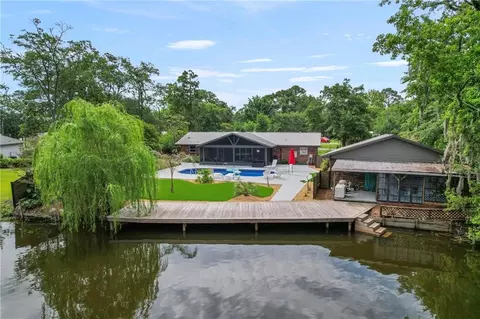 103 Pine Lake Dr, Brunswick, GA 31525