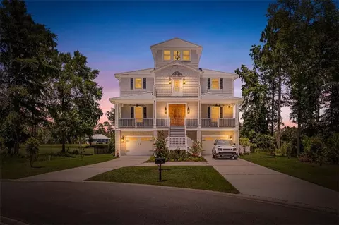 57 Eagle Crest Dr, Waverly, GA 31565