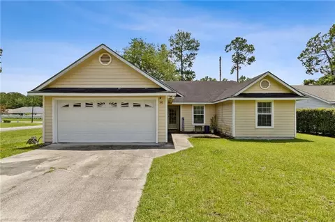 100 Azalea Ct, Kingsland, GA 31548