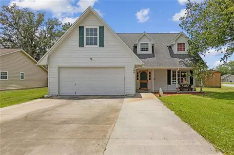 109 W Old Pond Dr, Kingsland, GA 31548