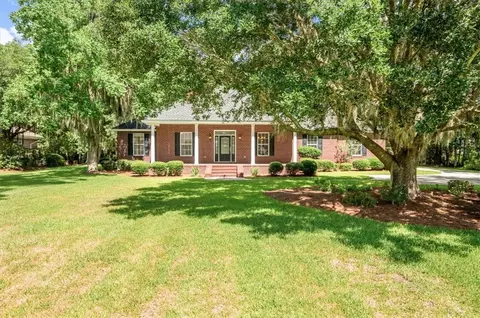 340 Oak Grove Island Dr, Brunswick, GA 31523