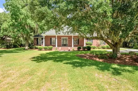 340 Oak Grove Island Dr, Brunswick, GA 31523