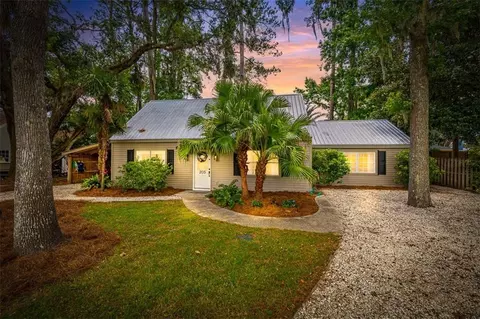 205 Palmetto St, Saint Simons Island, GA 31522