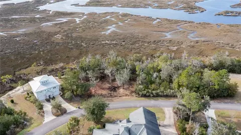 907 E Riverview Dr, Saint Marys, GA 31558