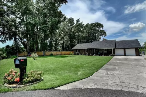 106 Honeybee Ln, Brunswick, GA 31525