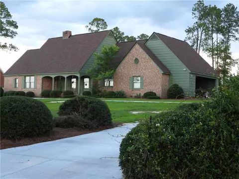 220 Lake Shore Dr, Alma, GA 31510