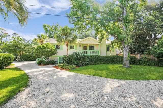 213 Magnolia Ave, Saint Simons Island, GA 31522