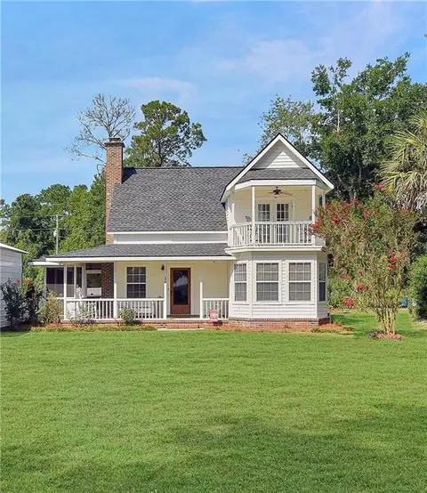 770 Hickory Bluff Dr, Waverly, GA 31565