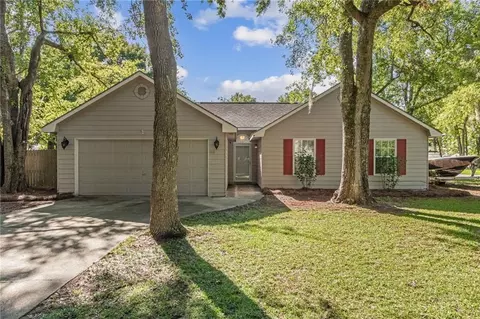 111 Lakeside Dr, Kingsland, GA 31548