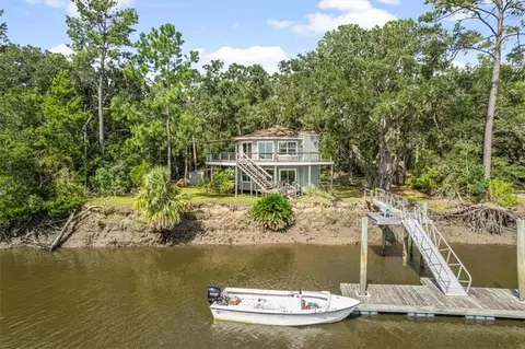 2001 Hird Island Dr, Darien, GA 31305