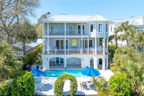 1709 Dixon Ln, Saint Simons Island, GA 31522