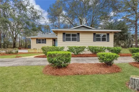 105 N Bay St, Jesup, GA 31545