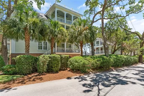 622 Beachview Dr, Saint Simons Island, GA 31522