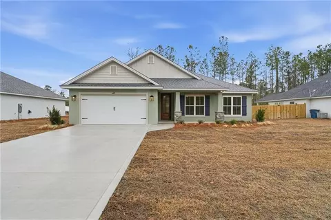 407 Country Walk Cir, Brunswick, GA 31525