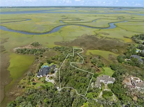 110 Davison Ln, Saint Simons Island, GA 31522