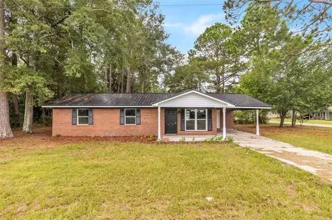203 Azalea Rd, Glennville, GA 30427