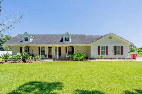 6464 Hacklebarney Rd, Blackshear, GA 31516